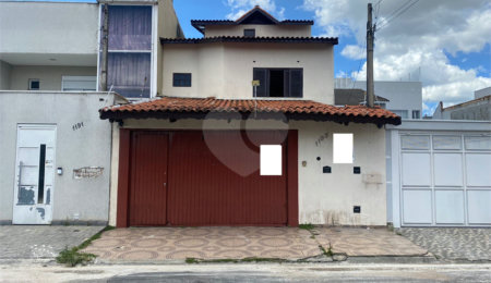 Sobrado à venda com 5 suítes em Jardim dos Ipês, Suzano, SP