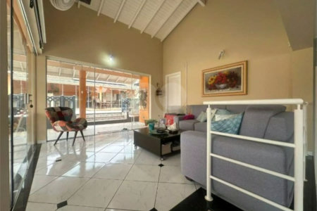 Casa à venda com 3 quartos, sendo 1 suíte, no condomínio Residencial Delle Stelle, Louveira - SP