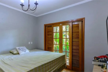 Casa à venda com 4 quartos, sendo 2 suítes, em Granja Viana, Cotia, SP