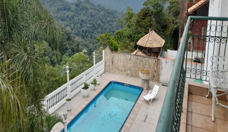 Casa à venda com 5 quartos, sendo 3 suítes,  no condomínio Alpes da Cantareira, Mairiporã - SP