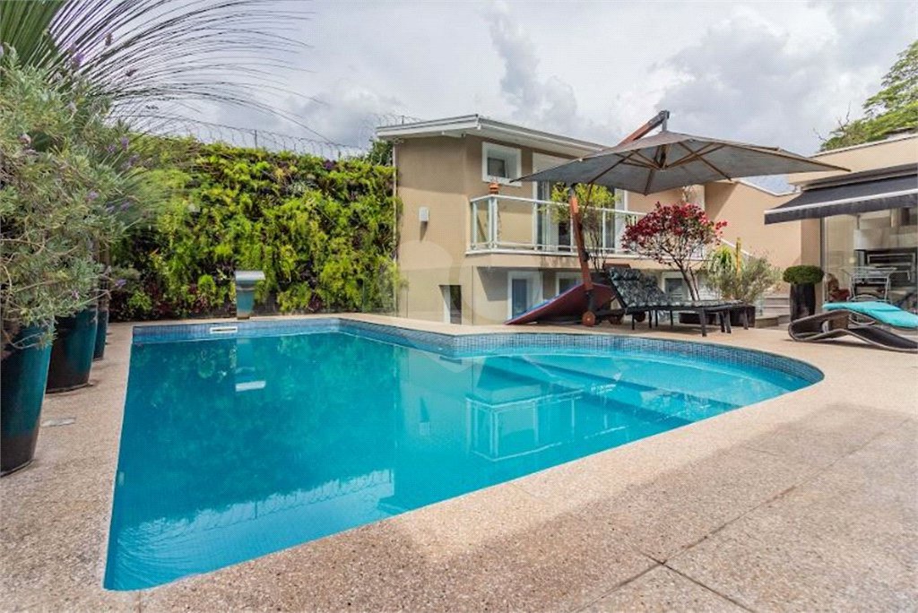 Casa à venda com 4 suítes em Horto, São Paulo, SP