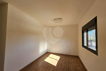 Apartamento para alugar com 3 quartos, sendo 1 suíte, em Alto da Boa Vista, São Paulo, SP