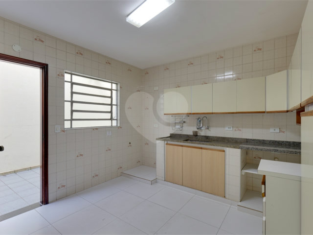 Sobrado à venda com 4 quartos, sendo 1 suíte,  em Jardim Prudência, São Paulo, SP