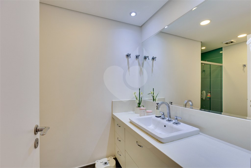 Apartamento à venda com 3 quartos, sendo 2 suítes,  em Alto da Boa Vista, São Paulo, SP