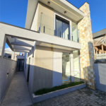 Casa à venda com 3 quartos, sendo 1 suíte,  no condomínio Villas do Jaguari, Santana de Parnaíba - SP