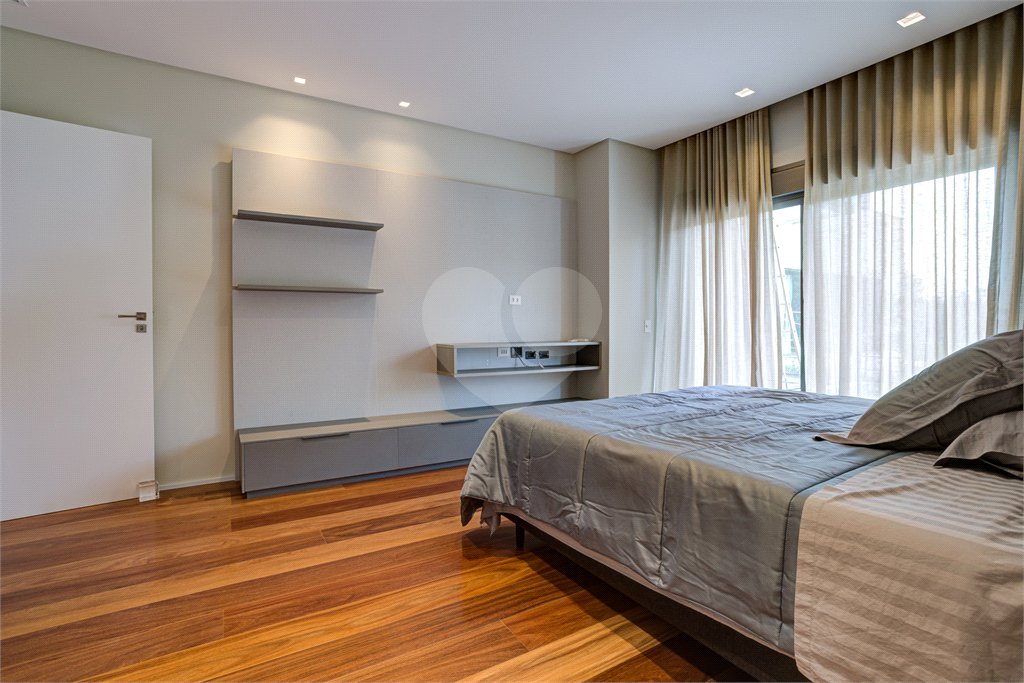 Casa à venda com 5 suítes em Jardim Cordeiro, São Paulo, SP