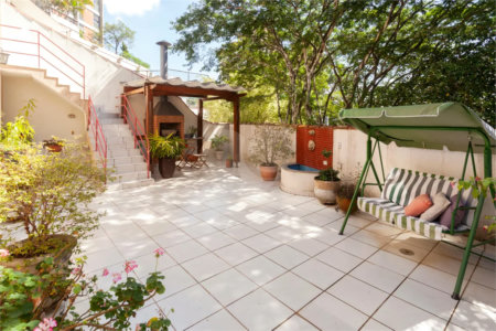 Casa à venda com 4 quartos, sendo 1 suíte, no condomínio Taquaral, São Paulo - SP