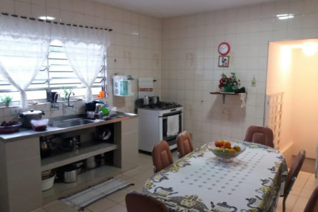 Casa à venda com 4 quartos, sendo 1 suíte, em Jardim Helga, São Paulo, SP