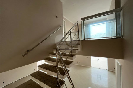 Casa à venda com 4 quartos, sendo 2 suítes, no condomínio Pedra Mar, Rio de Janeiro - RJ