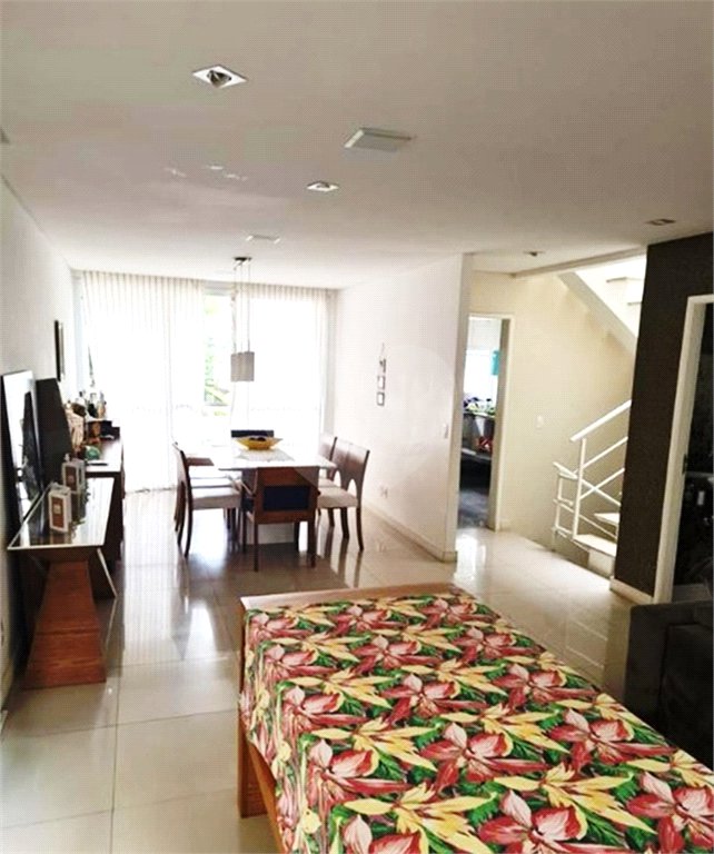 Casa à venda com 4 quartos, sendo 3 suítes, no condomínio Domus, São Paulo - SP