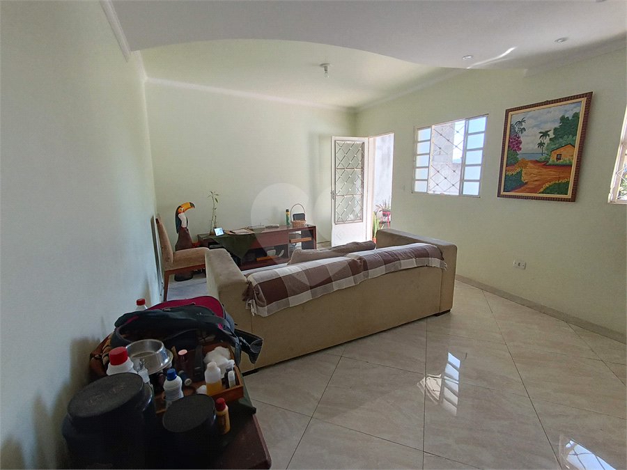 Sobrado à venda com 4 quartos em Jardim Esther, São Roque, SP