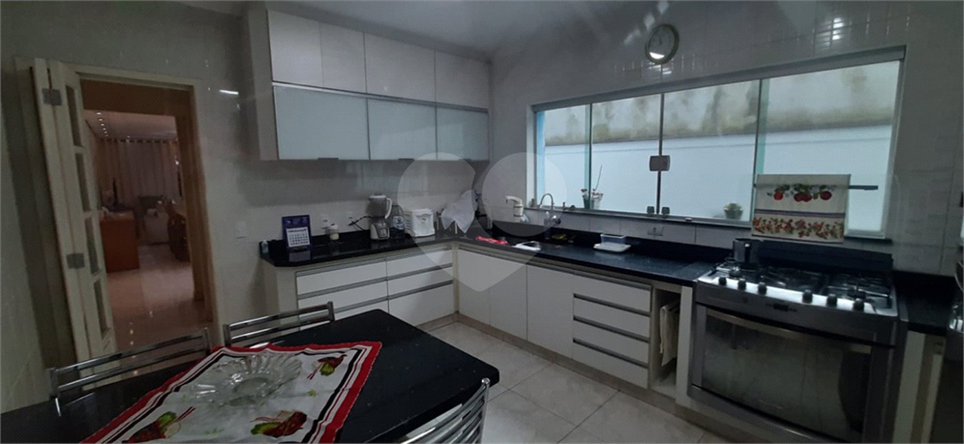 Sobrado à venda com 4 quartos, sendo 1 suíte, em Vila Lúcia, São Paulo, SP