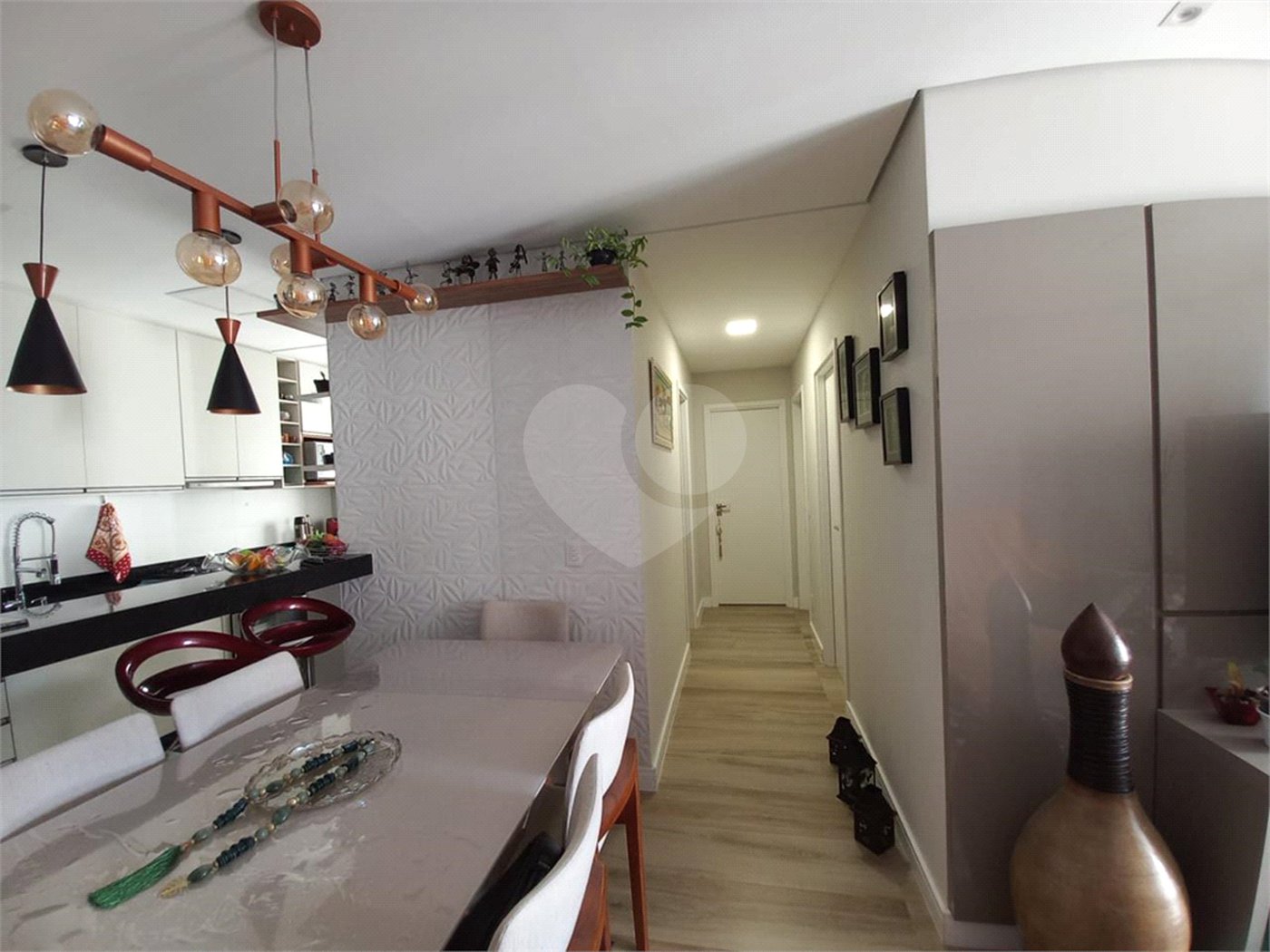 Apartamento à venda com 2 quartos, sendo 1 suíte,  em Jardim São Pedro, Mogi das Cruzes, SP