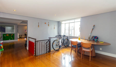 Cobertura à venda com 3 quartos, sendo 2 suítes,  em Pinheiros, São Paulo, SP