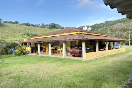 Sítio à venda com 3 quartos, sendo 1 suíte, no Centro, Guararema, SP