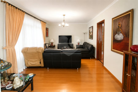 Casa à venda com 3 quartos, sendo 1 suíte, em Santo Amaro, São Paulo, SP