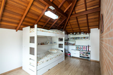 Casa à venda com 5 quartos, sendo 4 suítes, no condomínio Villa de Monterey, São Paulo - SP
