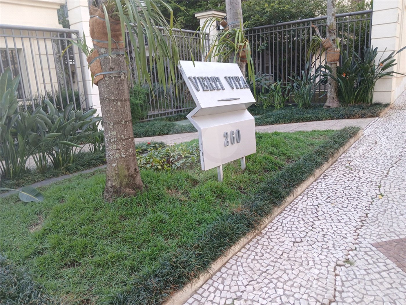 Cobertura à venda com 4 quartos, sendo 3 suítes,  em Cidade São Francisco, São Paulo, SP