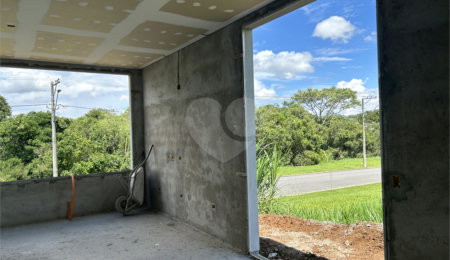 Casa à venda com 3 suítes no condomínio Residencial Jequitiba, Jacareí - SP