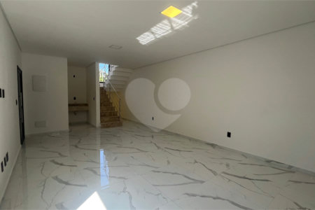 Sobrado à venda com 3 suítes em Vila Petrópolis, Atibaia, SP