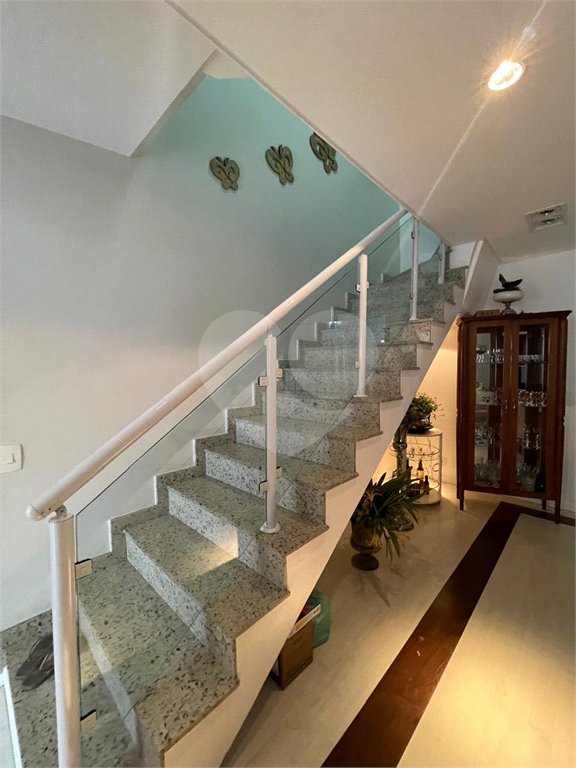 Casa à venda com 3 quartos, sendo 1 suíte, no condomínio Residencial Villagio Vitória, Guarulhos - SP
