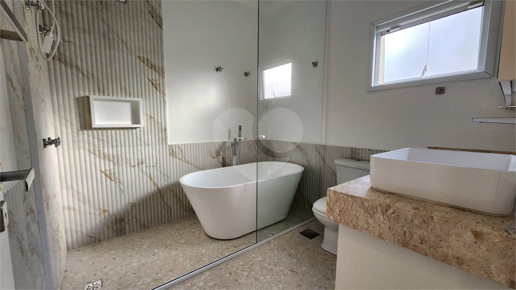 Casa à venda com 5 quartos, sendo 2 suítes, no condomínio Residencial Jardim Primavera, Louveira - SP