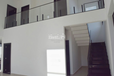 Casa à venda com 4 suítes no condomínio Figueira Garden, Atibaia - SP