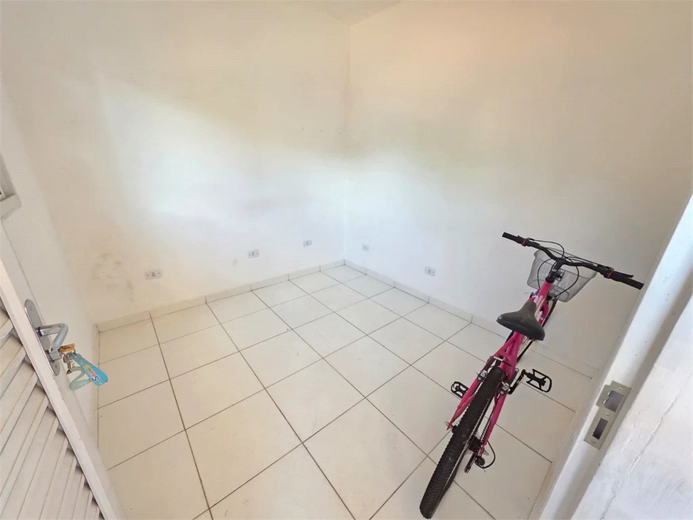 Casa à venda com 6 quartos, sendo 2 suítes,  em Conjunto Residencial Butantã, São Paulo, SP