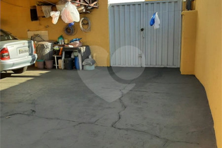Casa com Salão Comercial no Aracy