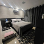 Casa à venda com 4 quartos, sendo 3 suítes, no condomínio Residencial Nelson Pinto, Rio de Janeiro - RJ