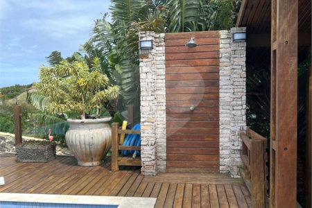 Casa à venda com 5 quartos, sendo 4 suítes,  em Albatroz, Armação dos Búzios, RJ