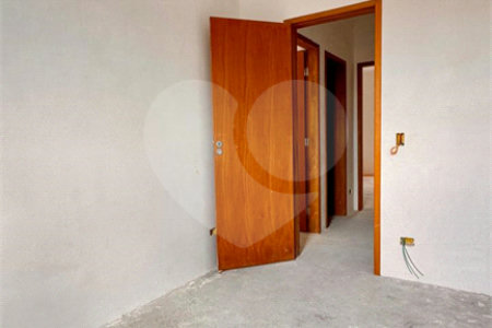 Casa à venda com 3 quartos, sendo 1 suíte, no condomínio Miguel Comitre, Poá - SP
