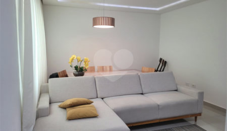 Casa à venda com 3 quartos, sendo 1 suíte, no condomínio Residencial Isabel, São Paulo - SP