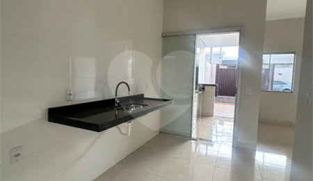 Casa à venda com 3 quartos, sendo 1 suíte,  em Ipê, Três Lagoas, MS
