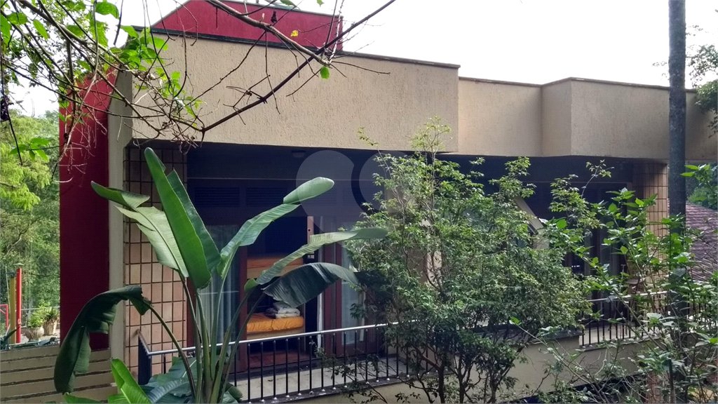 Casa à venda com 4 quartos, sendo 2 suítes, no condomínio Champs Elysees Village, Mairiporã - SP