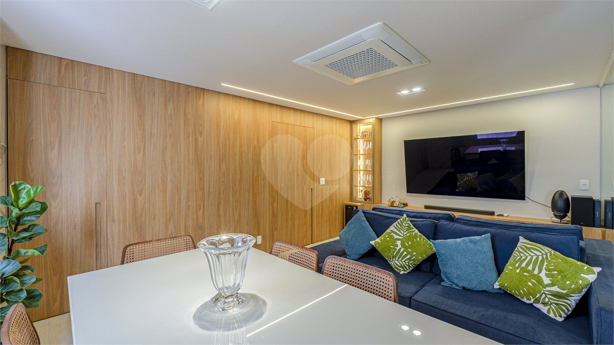 Apartamento à venda com 3 quartos, sendo 1 suíte, em Vila Uberabinha, São Paulo, SP