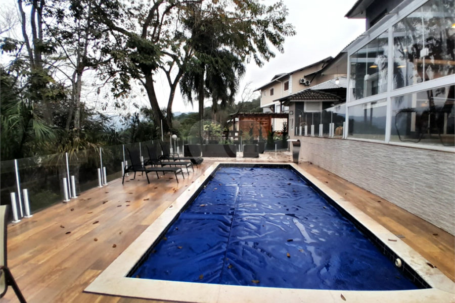 Casa à venda com 3 suítes no condomínio Suíça da Cantareira, Mairiporã - SP