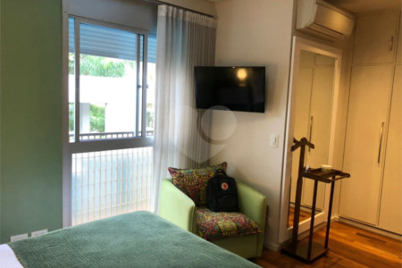 Apartamento à venda com 4 quartos, sendo 3 suítes, em Alto da Boa Vista, São Paulo, SP