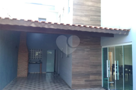 Sobrado à venda com 2 quartos, sendo 1 suíte, em Cidade Boa Vista, Suzano, SP