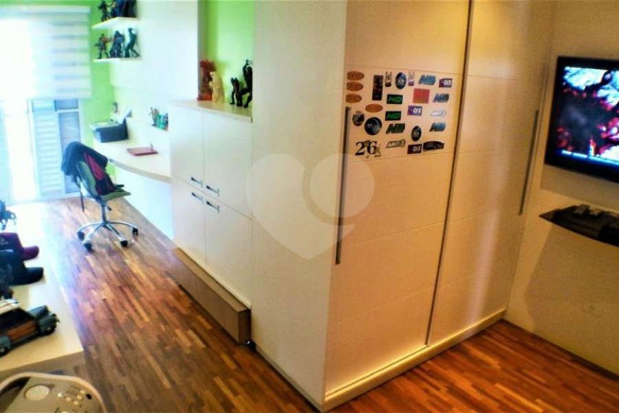 Casa à venda com 5 suítes no condomínio Travessa Tenente Ariston de Oliveira,4, São Paulo - SP