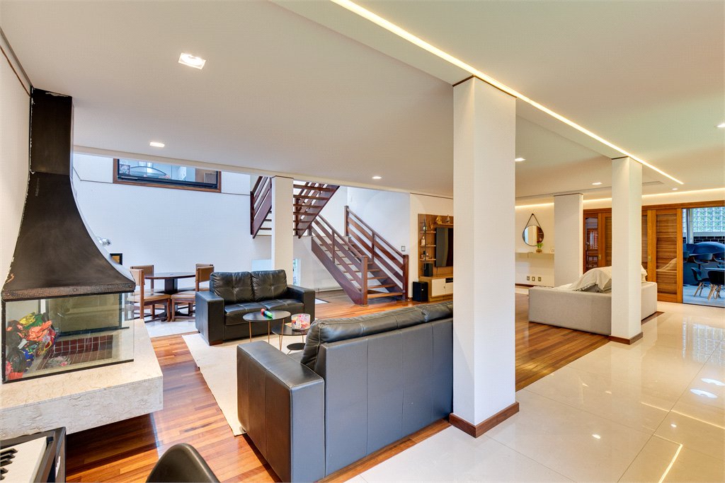 Casa à venda com 4 suítes em Chácara Monte Alegre, São Paulo, SP