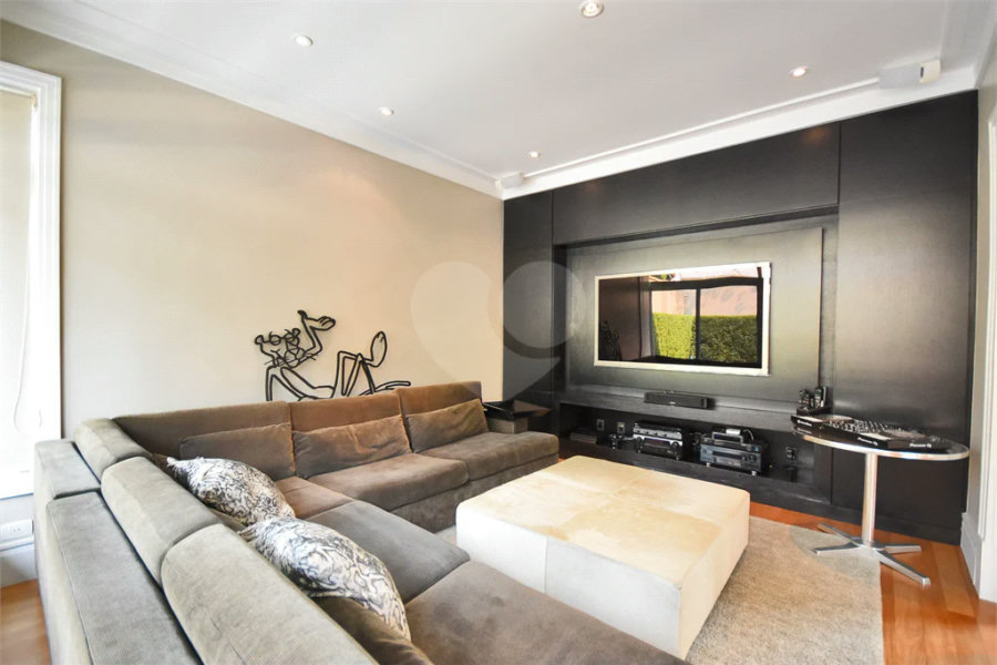 Casa impecável em terreno de 546m2
