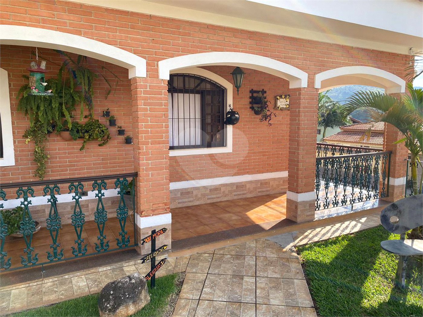 Casa à venda com 3 quartos, sendo 1 suíte, no Centro, Bom Jesus dos Perdões, SP