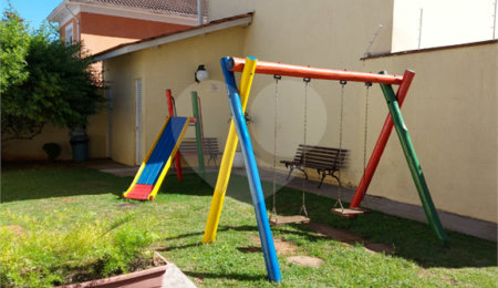Casa à venda com 3 quartos, sendo 1 suíte,  no condomínio Vila das Macieiras, São Paulo - SP