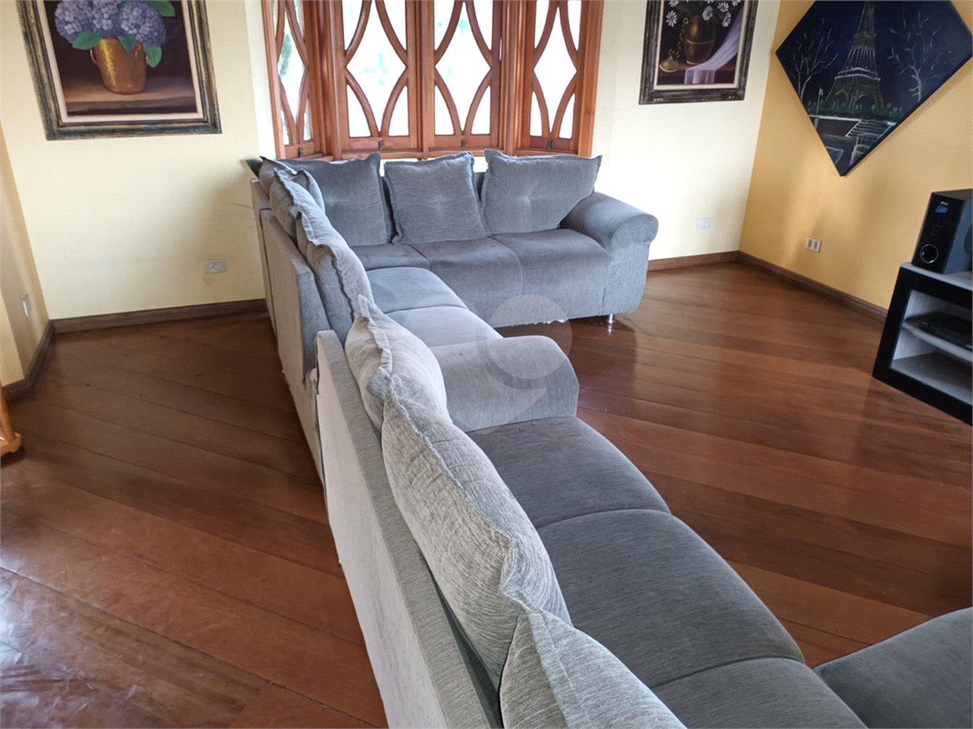Casa à venda com 4 quartos, sendo 3 suítes, no condomínio Arujá 5, Arujá - SP
