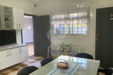 Casa com 4 dormitórios na Saúde.
