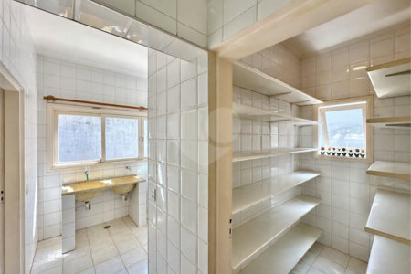 Casa à venda com 4 quartos, sendo 2 suítes,  no condomínio Granja Vianna II, Cotia - SP