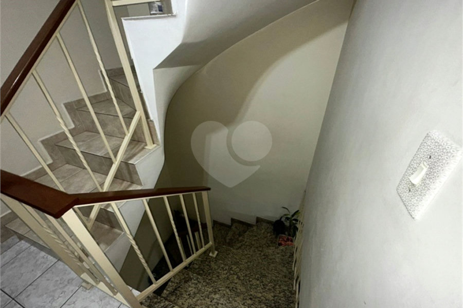 Casa à venda com 3 quartos, sendo 1 suíte, no condomínio Residencial Jardim das Palmas, São Paulo - SP