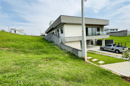 Casa à venda com 3 suítes no condomínio Santa Isabel I, Louveira - SP