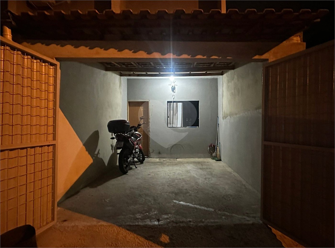 Casa de Vila para alugar com 2 quartos em Lopes de Oliveira, Sorocaba, SP